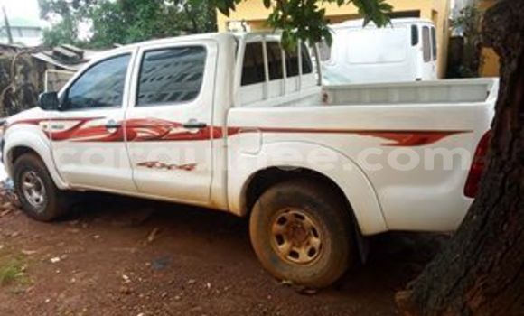 Buy Used Toyota Hilux White Car in Conakry in Conakry Buy Used Toyota Hilux White Car in Conakry in Conakry