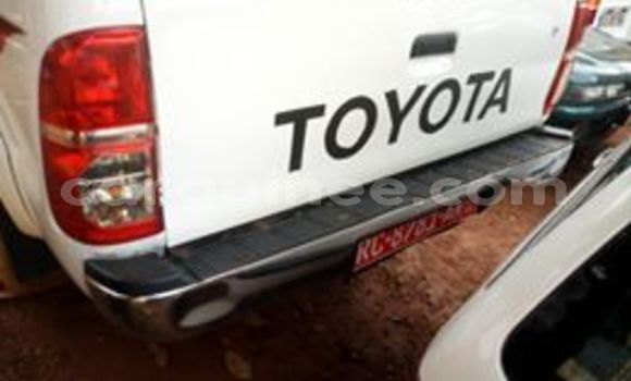Buy Used Toyota Hilux White Car in Conakry in Conakry Buy Used Toyota Hilux White Car in Conakry in Conakry