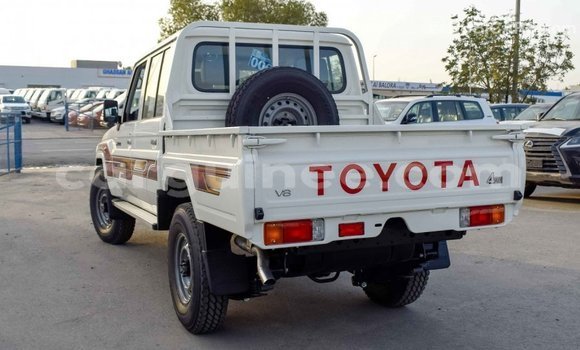 Acheter Import Voiture Toyota Land Cruiser Blanc à Import - Dubai, Conakry Acheter Import Voiture Toyota Land Cruiser Blanc à Import - Dubai, Conakry