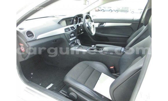 Acheter Import Voiture Mercedes-Benz 190 Blanc à Import - Dubai, Conakry Acheter Import Voiture Mercedes-Benz 190 Blanc à Import - Dubai, Conakry