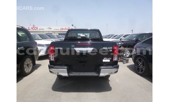Acheter Import Voiture Toyota Hilux Noir à Import - Dubai, Conakry Acheter Import Voiture Toyota Hilux Noir à Import - Dubai, Conakry