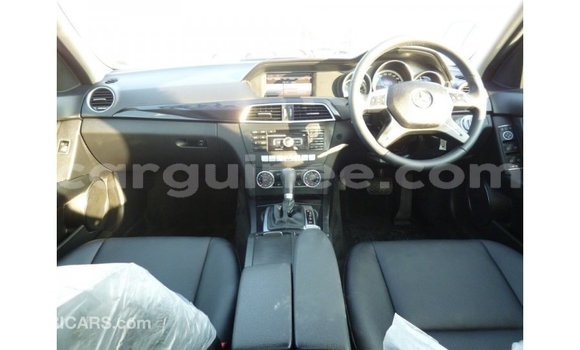 Acheter Import Voiture Mercedes-Benz 200 Blanc à Import - Dubai, Conakry Acheter Import Voiture Mercedes-Benz 200 Blanc à Import - Dubai, Conakry