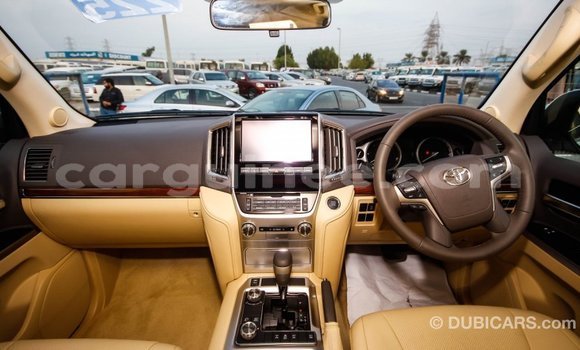 Acheter Import Voiture Toyota Land Cruiser Blanc à Import - Dubai, Conakry Acheter Import Voiture Toyota Land Cruiser Blanc à Import - Dubai, Conakry