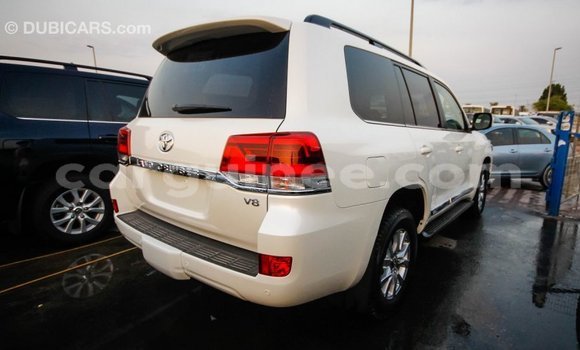 Acheter Import Voiture Toyota Land Cruiser Blanc à Import - Dubai, Conakry Acheter Import Voiture Toyota Land Cruiser Blanc à Import - Dubai, Conakry