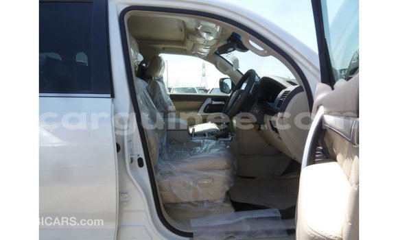 Acheter Import Voiture Toyota Land Cruiser Blanc à Import - Dubai, Conakry Acheter Import Voiture Toyota Land Cruiser Blanc à Import - Dubai, Conakry