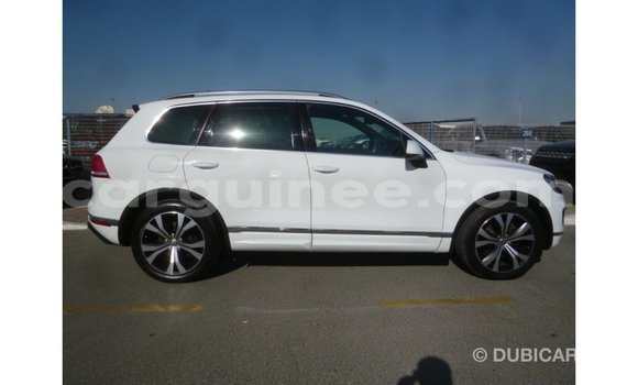 Acheter Import Voiture Volkswagen Touareg Blanc à Import - Dubai, Conakry Acheter Import Voiture Volkswagen Touareg Blanc à Import - Dubai, Conakry