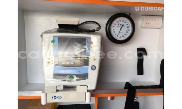 Acheter Import Voiture Toyota Hiace Blanc à Import - Dubai, Conakry Acheter Import Voiture Toyota Hiace Blanc à Import - Dubai, Conakry