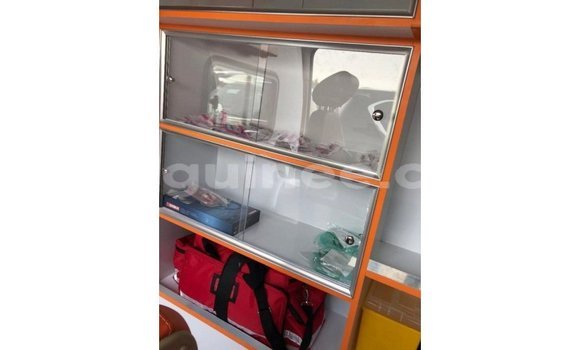 Acheter Import Voiture Toyota Hiace Blanc à Import - Dubai, Conakry Acheter Import Voiture Toyota Hiace Blanc à Import - Dubai, Conakry