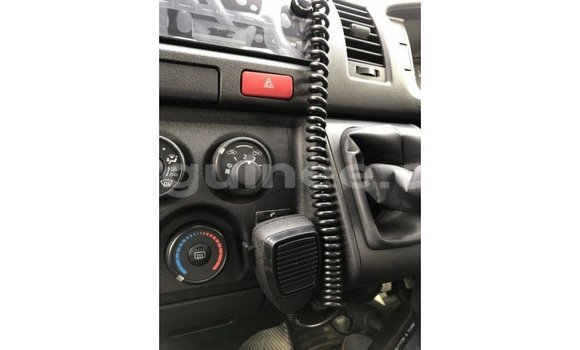 Acheter Import Voiture Toyota Hiace Blanc à Import - Dubai, Conakry Acheter Import Voiture Toyota Hiace Blanc à Import - Dubai, Conakry