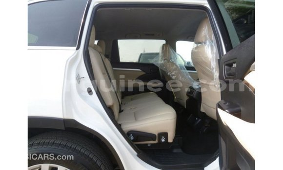 Buy Import Toyota Kluger White Car in Import - Dubai in Conakry Buy Import Toyota Kluger White Car in Import - Dubai in Conakry