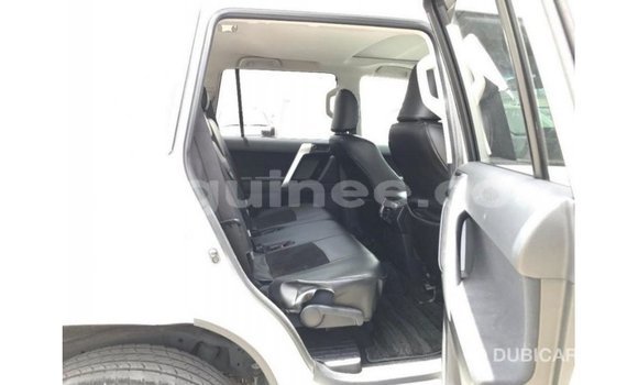 Acheter Import Voiture Toyota Prado Blanc à Import - Dubai, Conakry Acheter Import Voiture Toyota Prado Blanc à Import - Dubai, Conakry