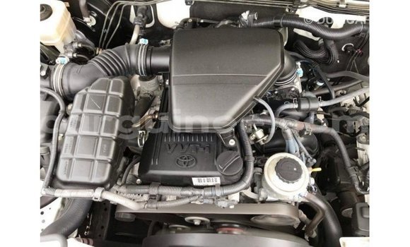 Acheter Import Voiture Toyota Prado Blanc à Import - Dubai, Conakry Acheter Import Voiture Toyota Prado Blanc à Import - Dubai, Conakry