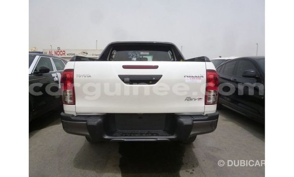 Acheter Import Voiture Toyota Hilux Blanc à Import - Dubai, Conakry Acheter Import Voiture Toyota Hilux Blanc à Import - Dubai, Conakry