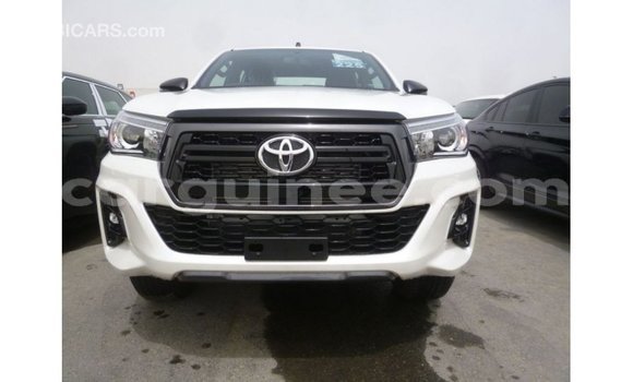 Acheter Import Voiture Toyota Hilux Blanc à Import - Dubai, Conakry Acheter Import Voiture Toyota Hilux Blanc à Import - Dubai, Conakry