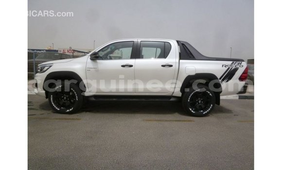 Acheter Import Voiture Toyota Hilux Blanc à Import - Dubai, Conakry Acheter Import Voiture Toyota Hilux Blanc à Import - Dubai, Conakry