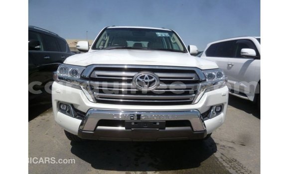 Acheter Import Voiture Toyota Land Cruiser Blanc à Import - Dubai, Conakry Acheter Import Voiture Toyota Land Cruiser Blanc à Import - Dubai, Conakry
