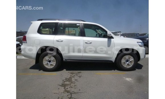Acheter Import Voiture Toyota Land Cruiser Blanc à Import - Dubai, Conakry Acheter Import Voiture Toyota Land Cruiser Blanc à Import - Dubai, Conakry