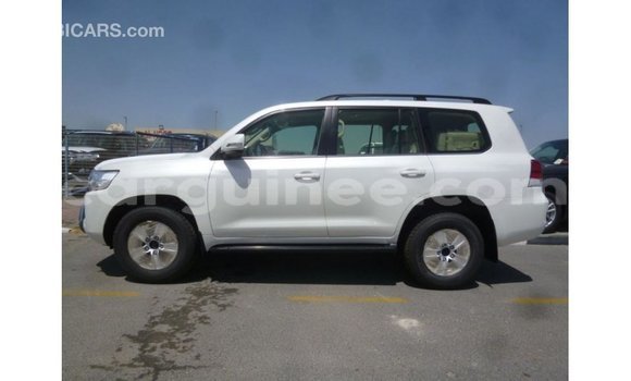 Acheter Import Voiture Toyota Land Cruiser Blanc à Import - Dubai, Conakry Acheter Import Voiture Toyota Land Cruiser Blanc à Import - Dubai, Conakry