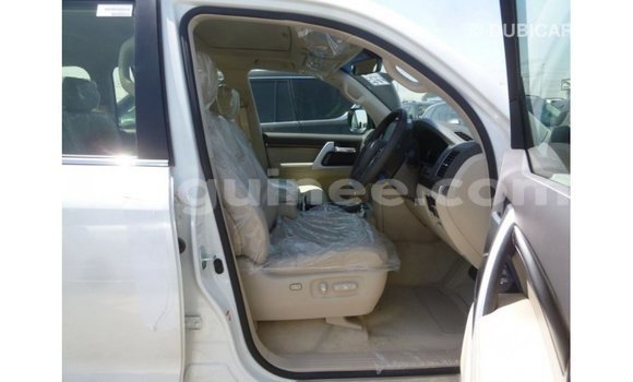 Acheter Import Voiture Toyota Land Cruiser Blanc à Import - Dubai, Conakry Acheter Import Voiture Toyota Land Cruiser Blanc à Import - Dubai, Conakry