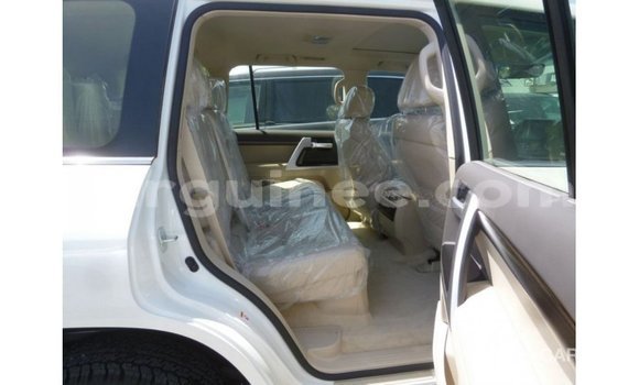 Acheter Import Voiture Toyota Land Cruiser Blanc à Import - Dubai, Conakry Acheter Import Voiture Toyota Land Cruiser Blanc à Import - Dubai, Conakry