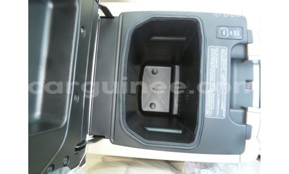 Acheter Import Voiture Toyota Land Cruiser Blanc à Import - Dubai, Conakry Acheter Import Voiture Toyota Land Cruiser Blanc à Import - Dubai, Conakry