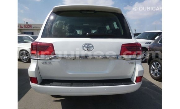 Acheter Import Voiture Toyota Land Cruiser Blanc à Import - Dubai, Conakry Acheter Import Voiture Toyota Land Cruiser Blanc à Import - Dubai, Conakry