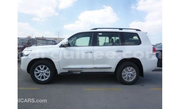 Acheter Import Voiture Toyota Land Cruiser Blanc à Import - Dubai, Conakry Acheter Import Voiture Toyota Land Cruiser Blanc à Import - Dubai, Conakry