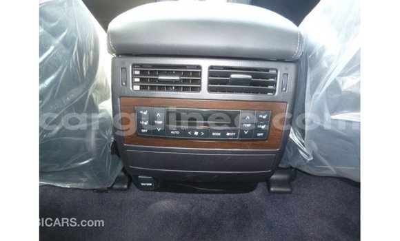 Acheter Import Voiture Toyota Land Cruiser Blanc à Import - Dubai, Conakry Acheter Import Voiture Toyota Land Cruiser Blanc à Import - Dubai, Conakry