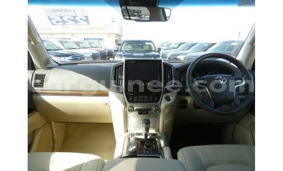 Buy Import Toyota Land Cruiser Black Car in Import - Dubai in Conakry Buy Import Toyota Land Cruiser Black Car in Import - Dubai in Conakry