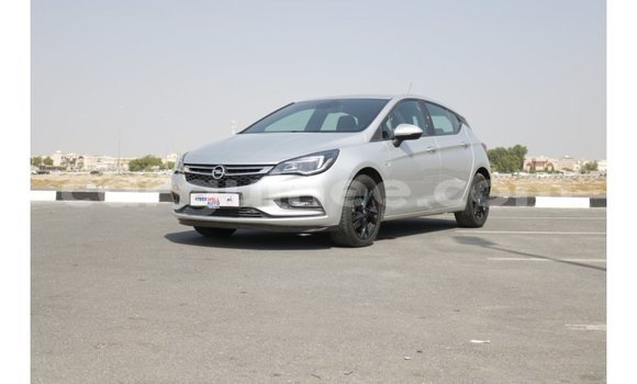 Acheter Import Voiture Opel Astra Blanc à Import - Dubai, Conakry