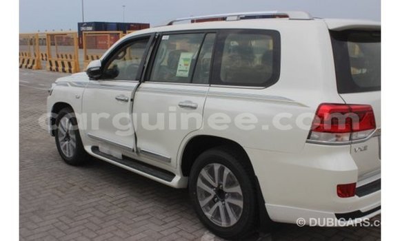 Acheter Import Voiture Toyota Land Cruiser Blanc à Import - Dubai, Conakry Acheter Import Voiture Toyota Land Cruiser Blanc à Import - Dubai, Conakry