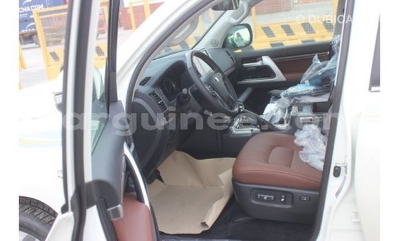 Acheter Import Voiture Toyota Land Cruiser Blanc à Import - Dubai, Conakry Acheter Import Voiture Toyota Land Cruiser Blanc à Import - Dubai, Conakry