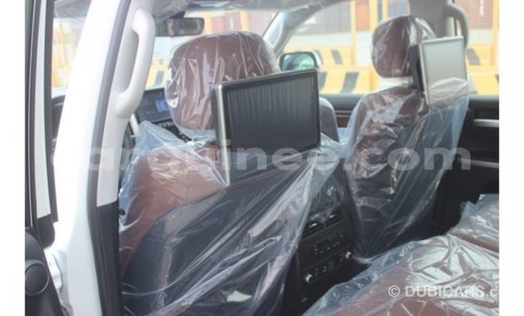 Acheter Import Voiture Toyota Land Cruiser Blanc à Import - Dubai, Conakry Acheter Import Voiture Toyota Land Cruiser Blanc à Import - Dubai, Conakry