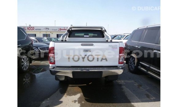 Acheter Import Voiture Toyota Hilux Blanc à Import - Dubai, Conakry Acheter Import Voiture Toyota Hilux Blanc à Import - Dubai, Conakry