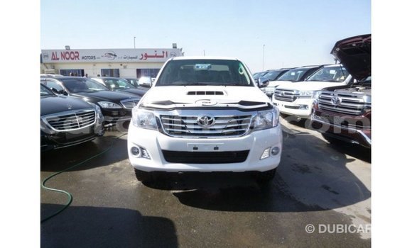 Acheter Import Voiture Toyota Hilux Blanc à Import - Dubai, Conakry Acheter Import Voiture Toyota Hilux Blanc à Import - Dubai, Conakry