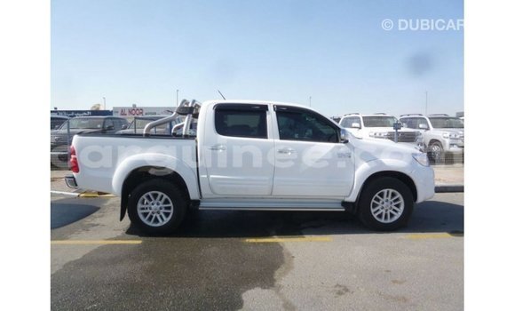 Acheter Import Voiture Toyota Hilux Blanc à Import - Dubai, Conakry Acheter Import Voiture Toyota Hilux Blanc à Import - Dubai, Conakry