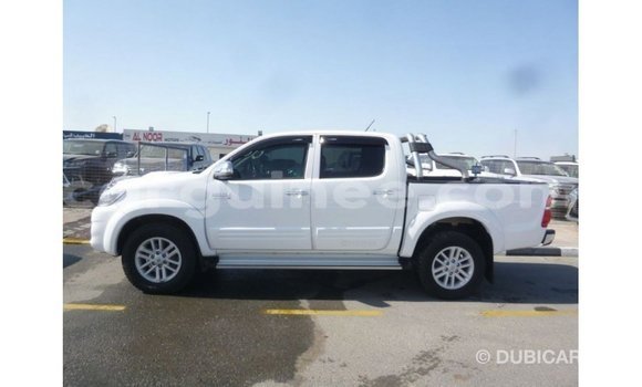 Acheter Import Voiture Toyota Hilux Blanc à Import - Dubai, Conakry Acheter Import Voiture Toyota Hilux Blanc à Import - Dubai, Conakry