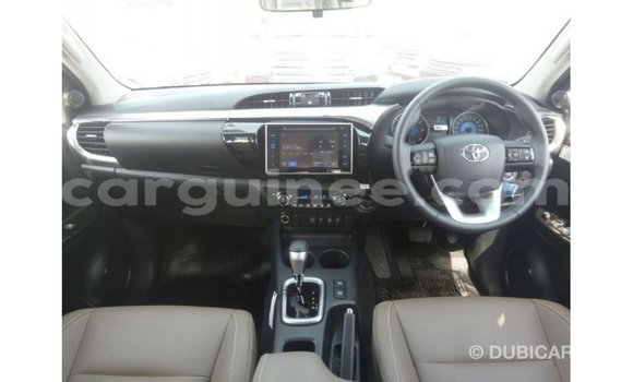 Acheter Import Voiture Toyota Hilux Noir à Import - Dubai, Conakry Acheter Import Voiture Toyota Hilux Noir à Import - Dubai, Conakry