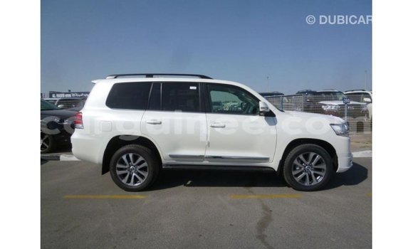 Buy Import Toyota Land Cruiser White Car in Import - Dubai in Conakry Buy Import Toyota Land Cruiser White Car in Import - Dubai in Conakry