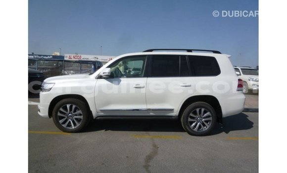 Buy Import Toyota Land Cruiser White Car in Import - Dubai in Conakry Buy Import Toyota Land Cruiser White Car in Import - Dubai in Conakry