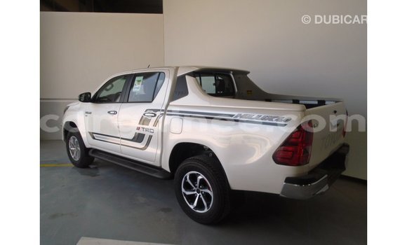 Acheter Import Voiture Toyota Hilux Blanc à Import - Dubai, Conakry Acheter Import Voiture Toyota Hilux Blanc à Import - Dubai, Conakry