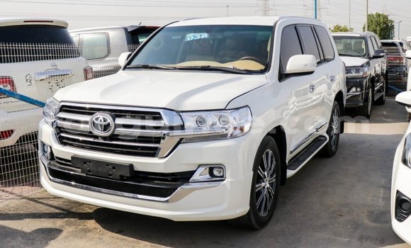 Buy Import Toyota Land Cruiser White Car in Import - Dubai in Conakry Buy Import Toyota Land Cruiser White Car in Import - Dubai in Conakry