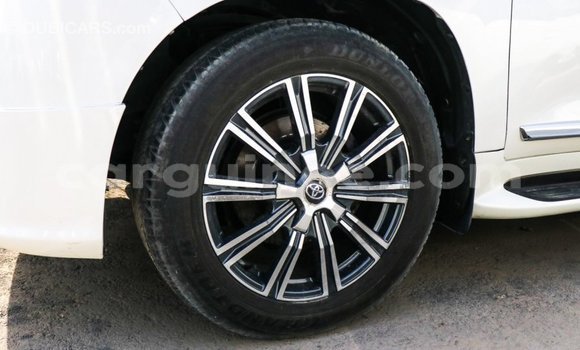Buy Import Toyota Land Cruiser White Car in Import - Dubai in Conakry Buy Import Toyota Land Cruiser White Car in Import - Dubai in Conakry