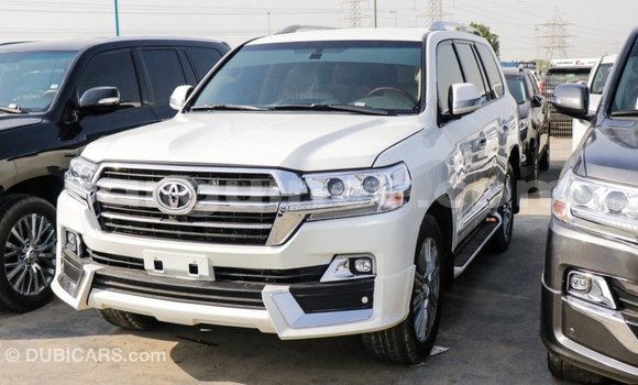 Buy Import Toyota Land Cruiser White Car in Import - Dubai in Conakry Buy Import Toyota Land Cruiser White Car in Import - Dubai in Conakry