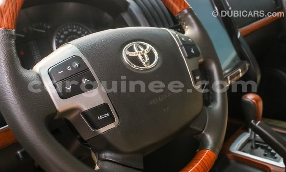 Buy Import Toyota Land Cruiser White Car in Import - Dubai in Conakry Buy Import Toyota Land Cruiser White Car in Import - Dubai in Conakry