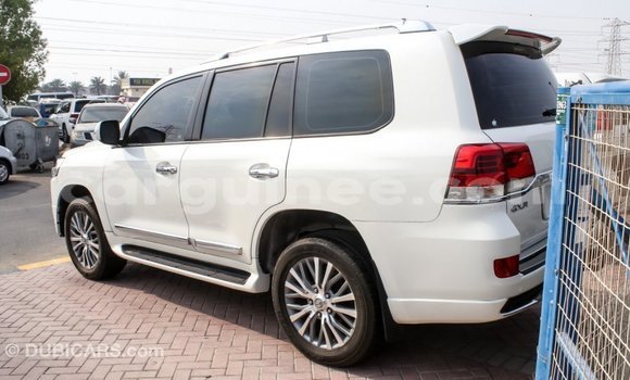 Buy Import Toyota Land Cruiser White Car in Import - Dubai in Conakry Buy Import Toyota Land Cruiser White Car in Import - Dubai in Conakry