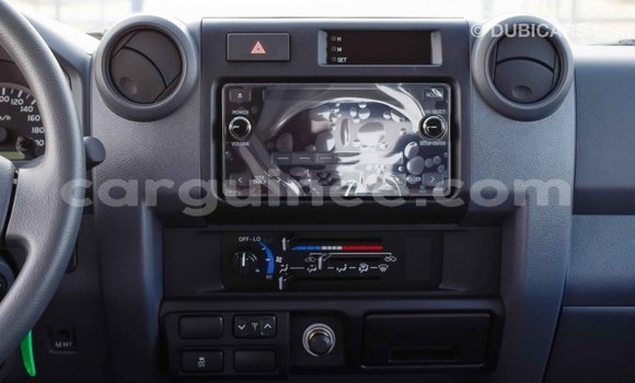 Acheter Import Voiture Toyota Land Cruiser Blanc à Import - Dubai, Conakry Acheter Import Voiture Toyota Land Cruiser Blanc à Import - Dubai, Conakry