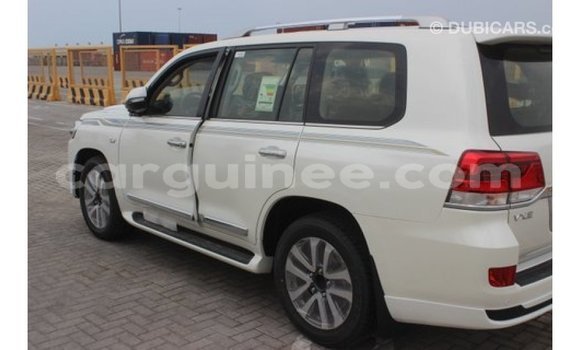 Buy Import Toyota Land Cruiser White Car in Import - Dubai in Conakry Buy Import Toyota Land Cruiser White Car in Import - Dubai in Conakry