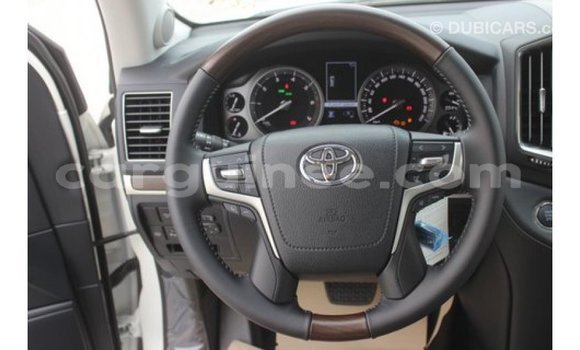 Buy Import Toyota Land Cruiser White Car in Import - Dubai in Conakry Buy Import Toyota Land Cruiser White Car in Import - Dubai in Conakry