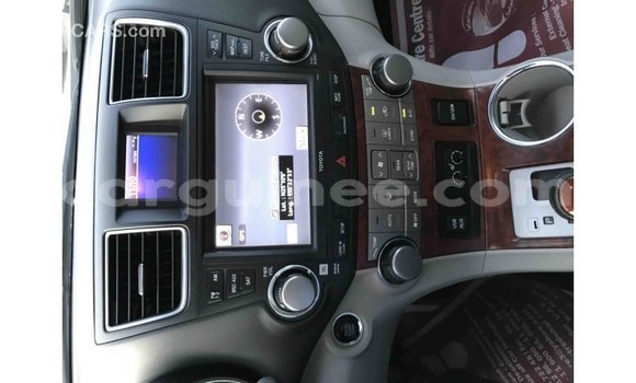 Acheter Import Voiture Toyota Highlander Noir à Import - Dubai, Conakry Acheter Import Voiture Toyota Highlander Noir à Import - Dubai, Conakry